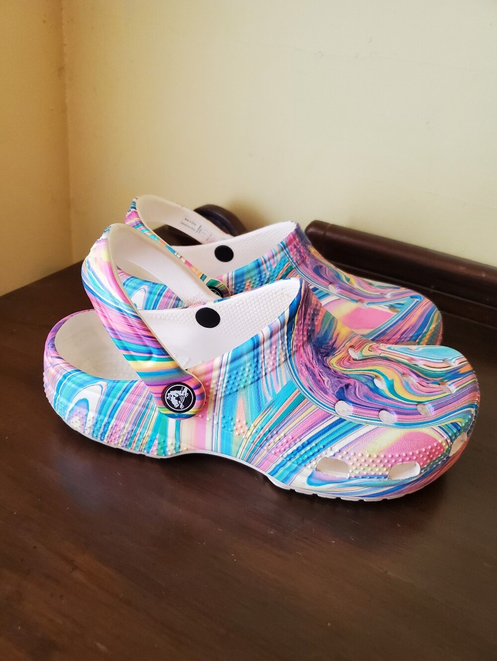 Crocs Classic Clogs Shoes Out Of This World‎ II Sz 7 Multi Color Swirl - Picture 4 of 5
